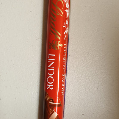 Lindt Lindor Milk Chocolate Bar - Red - 38g
